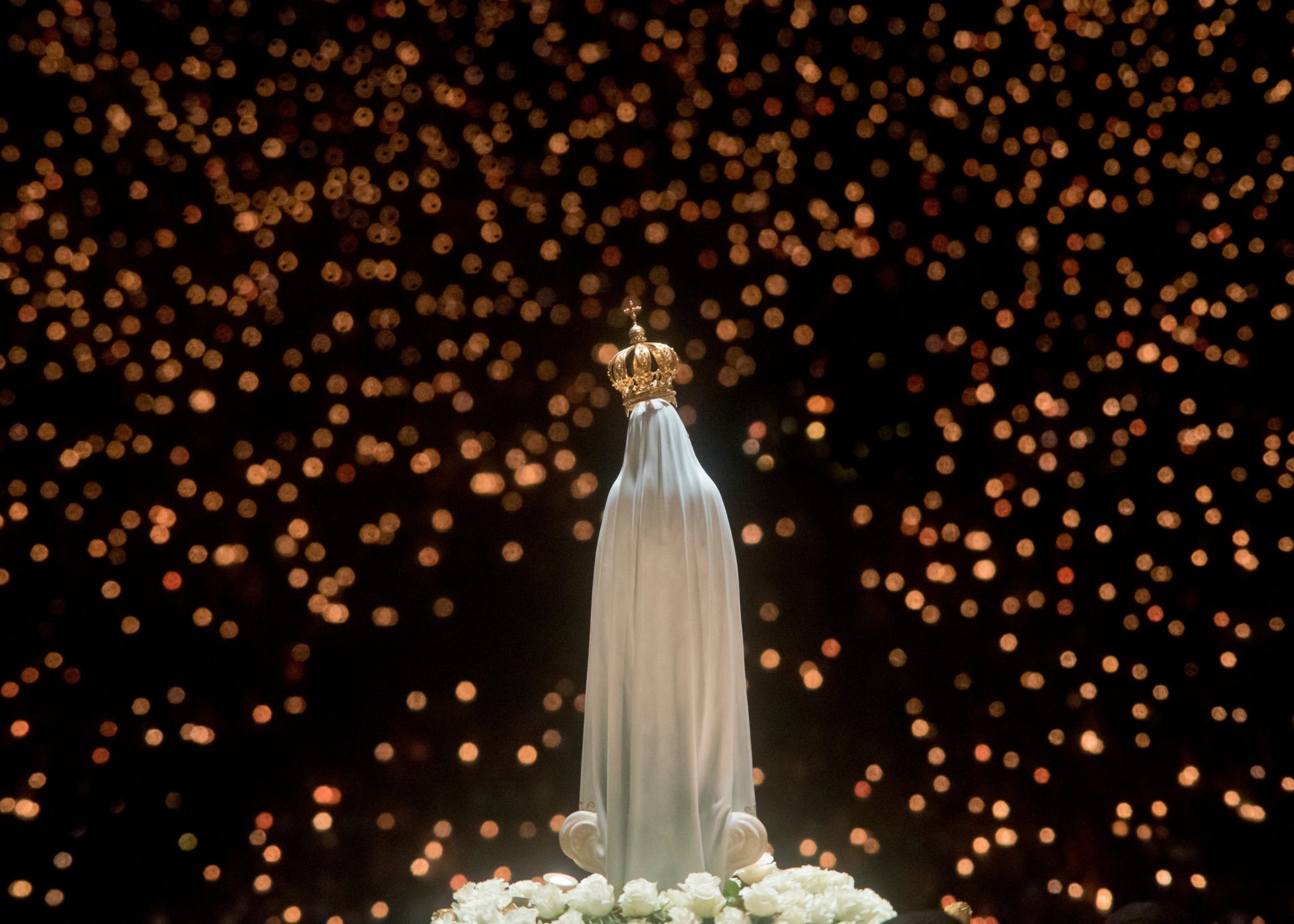 Our Lady of Fátima before a sea of candlelight