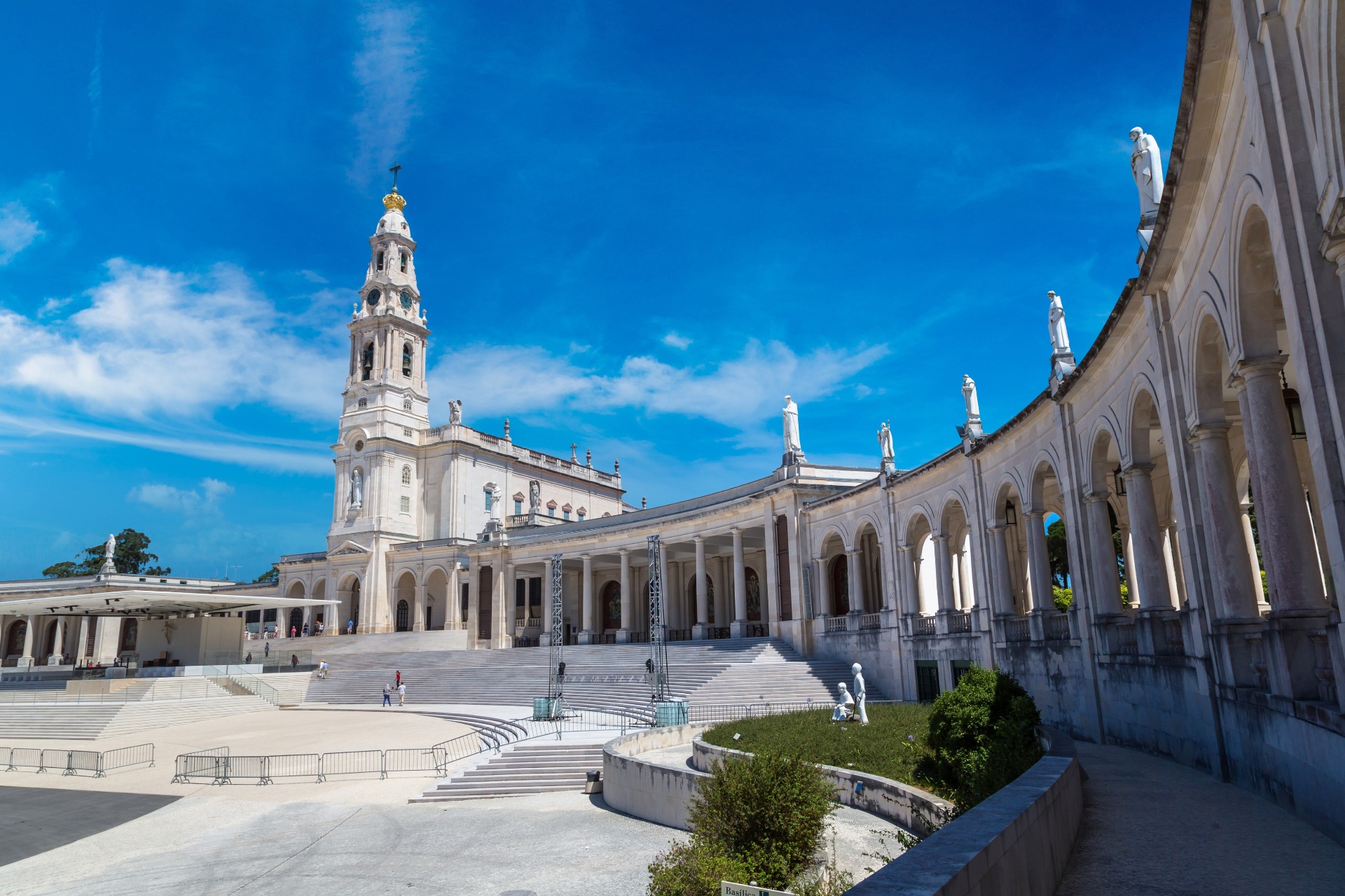 Fátima Basilica colonnade